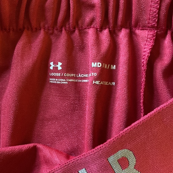 UNDER ARMOUR heat gear loose cut fit medium shorts pink - Picture 4 of 5